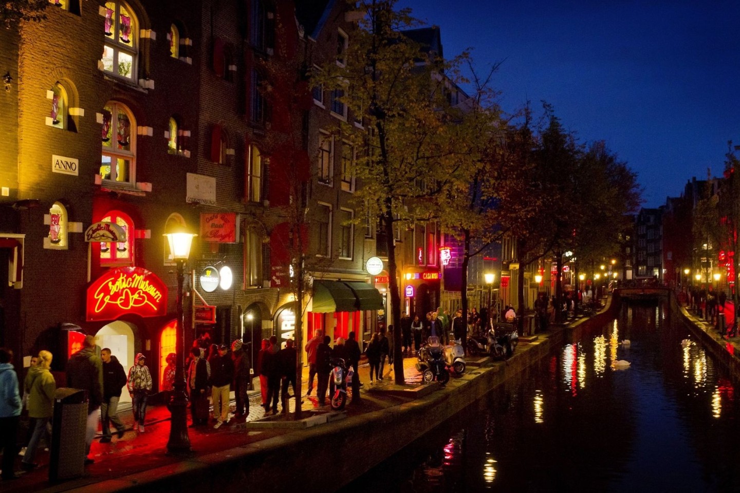Der Rotlichtbezirk De Wallen in Amsterdam.