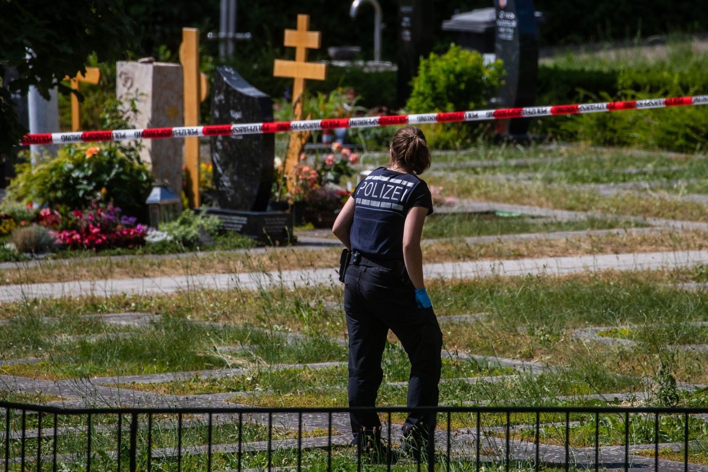 Nach dem Angriff auf eine Trauergemeinde in Baden-Württemberg ermittelt die Polizei.