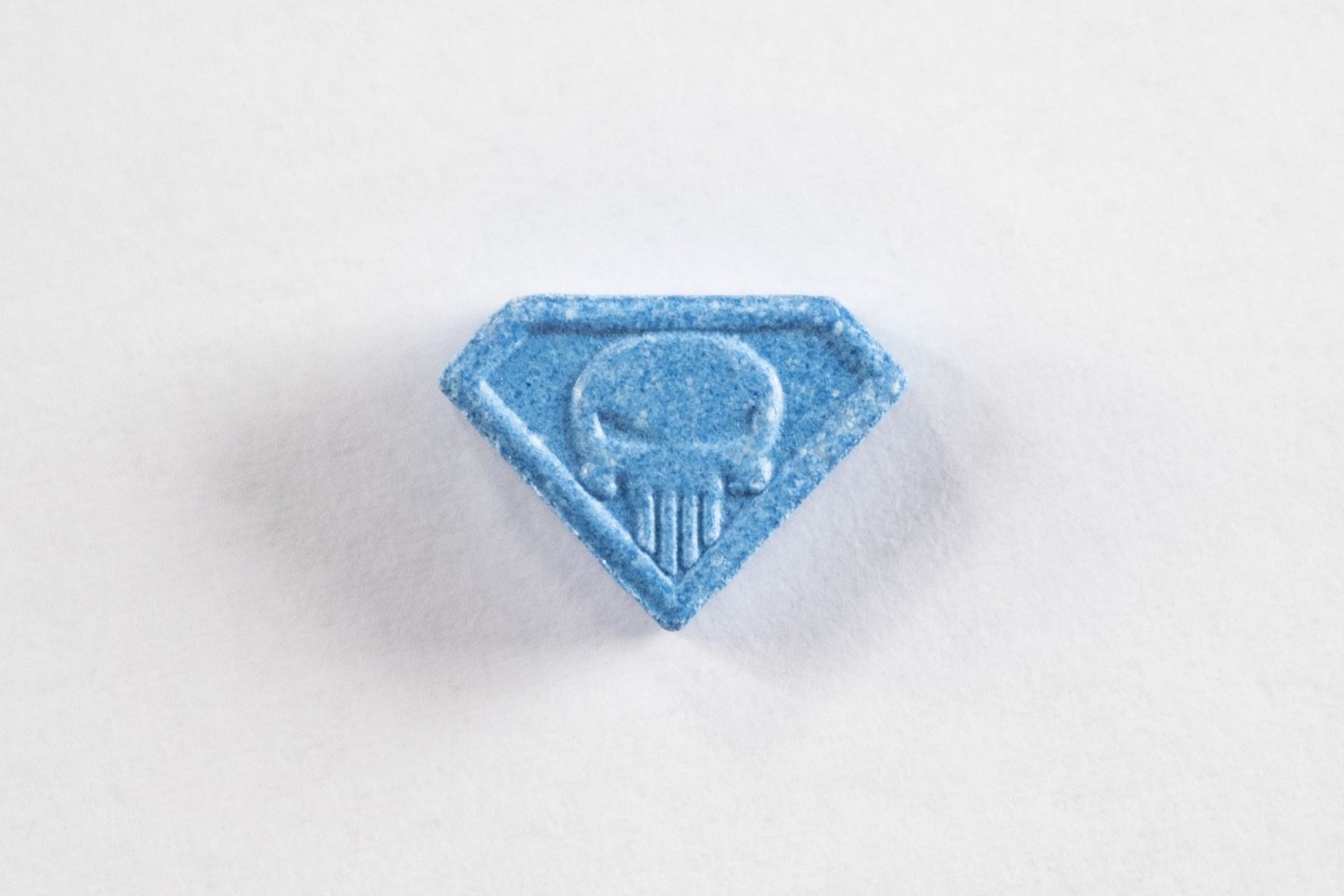 Je nach Herkunft können Ecstasy-Pillen der Variante «Blue Punisher» völlig unterschiedliche Zusammensetzung haben.