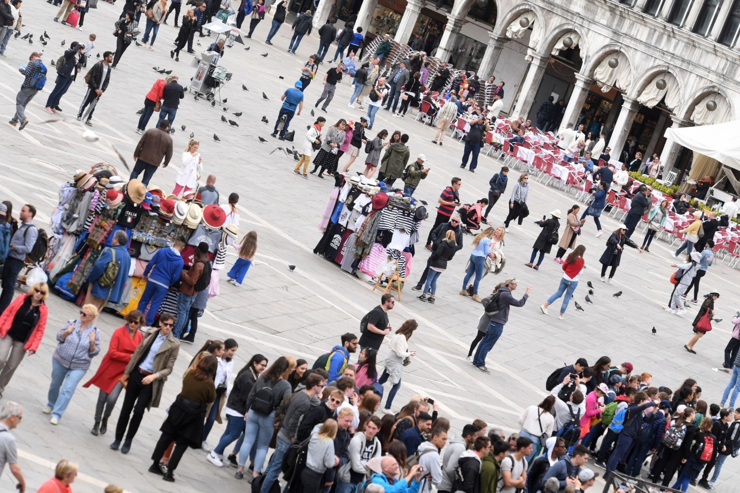 Touristen auf dem den Markusplatz in Venedig. (Symbolbild)