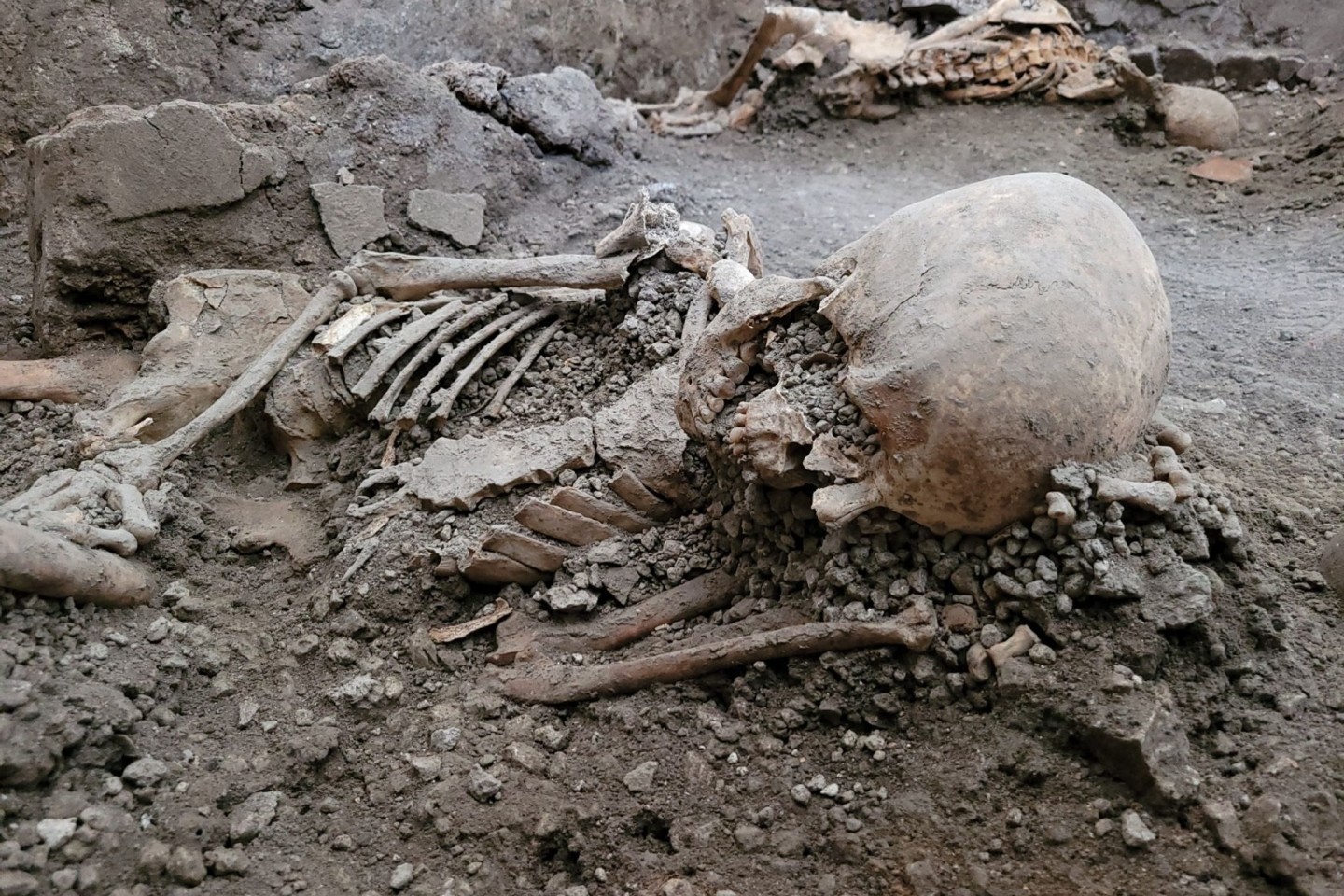 Forscher haben auf dem archäologischen Gelände der versunkenen Stadt Pompeji in Italien zwei Skelette gefunden.