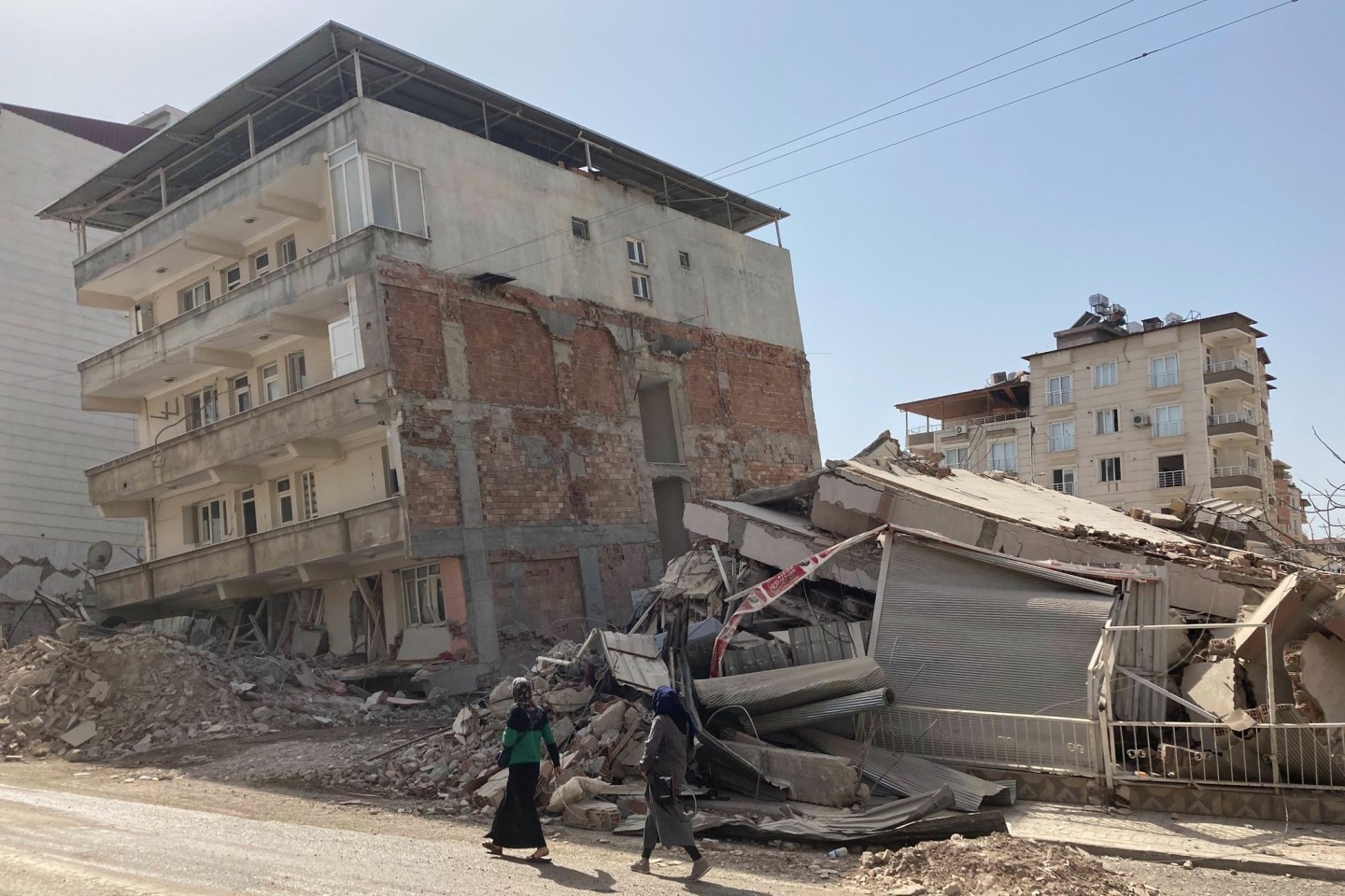 Zerstörte Häuser im türkischen Ort Kirikhan nahe der syrischen Grenze.