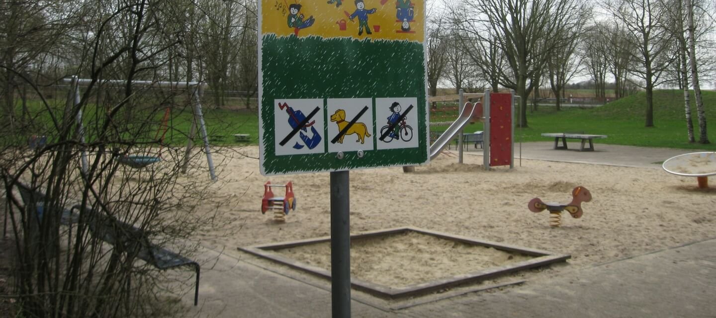 Spielplatz Am Hötzelenberg in Lövenich (Zufahrt über L117) - Hauptbild