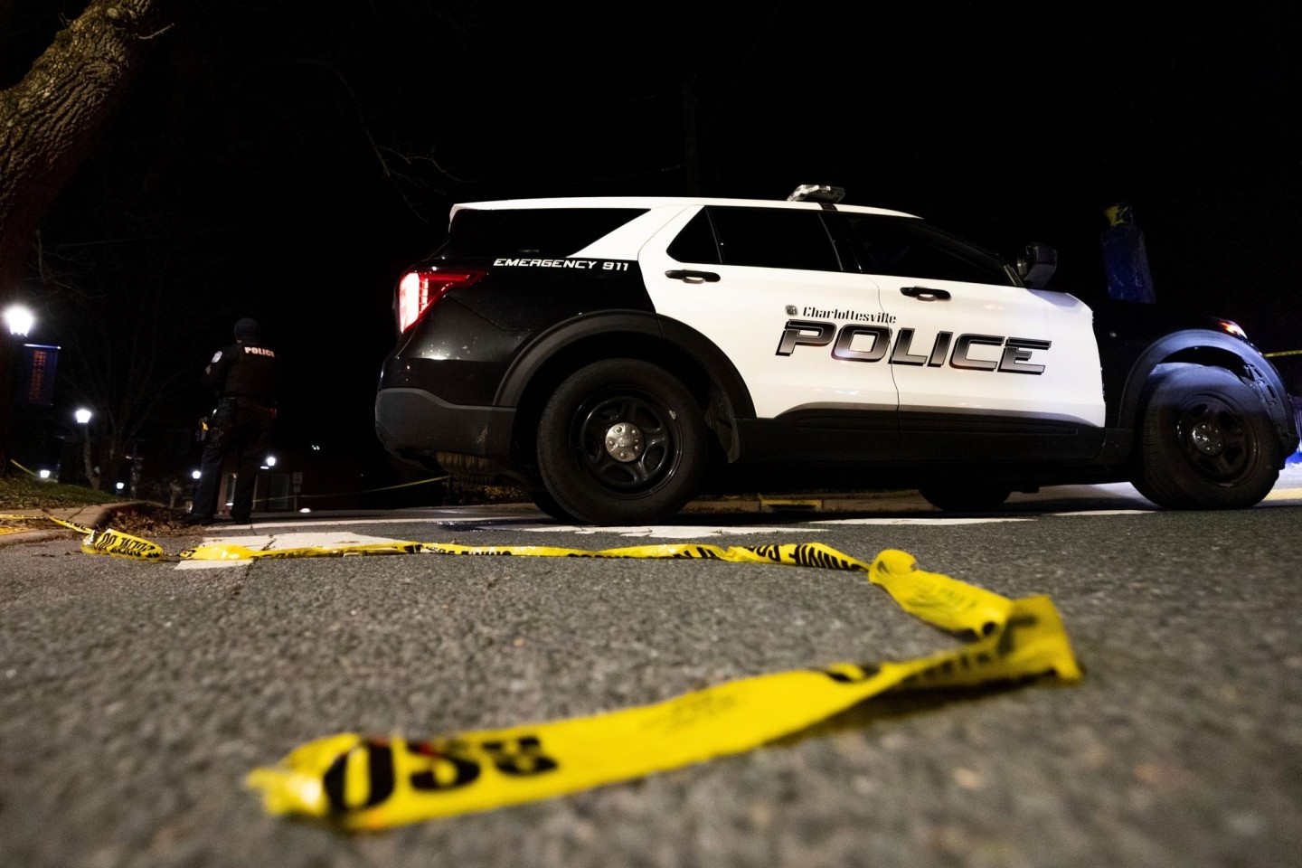 Ein Fahrzeug der Polizei von Charlottesville. Bei einer Gewalttat auf dem Campus der Universität von Virginia hat ein Schütze drei Menschen getötet.