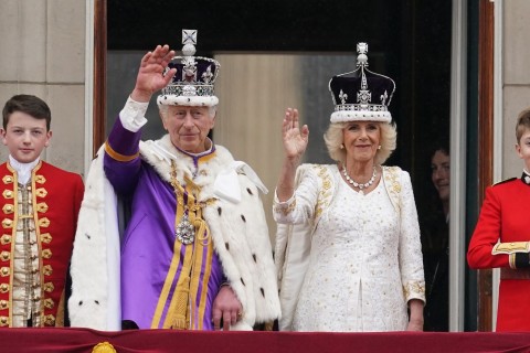 Tradition, Party und Protest: Charles und Camilla gekrönt 