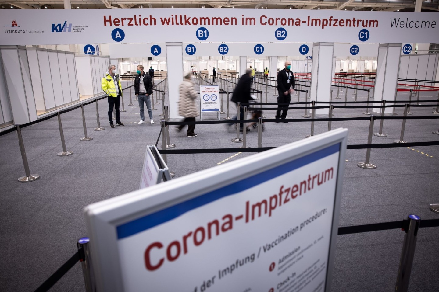 Eingangsbereich des Corona-Impfzentrums in den Hamburger Messehallen im Januar 2021.