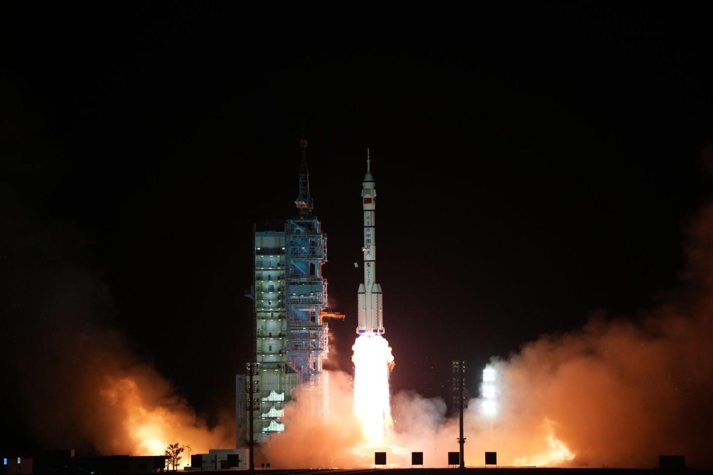 Das bemannte Raumschiff «Shenzhou 15» auf der Trägerrakete «Langer Marsch 2F» hebt ab. China verfolgt noch weitere ehrgeizige Ziele im All.